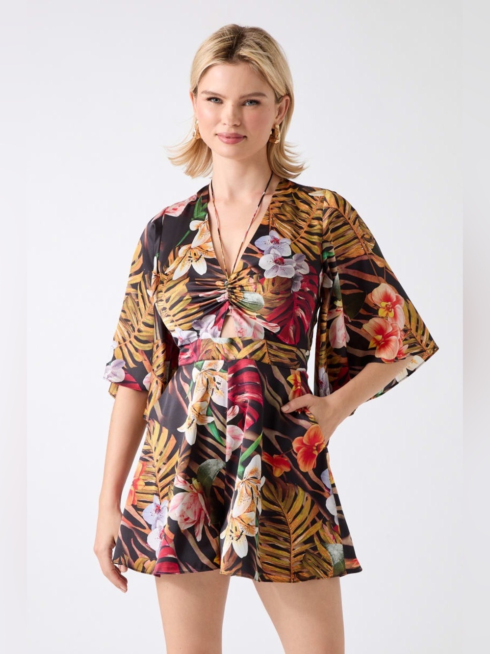 New GUESS BY MARCIANO Tropical Floral V-Neck Mini Dress in Black and Gold